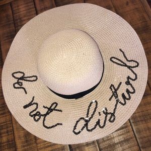 “Do not disturb” vacation beach hat